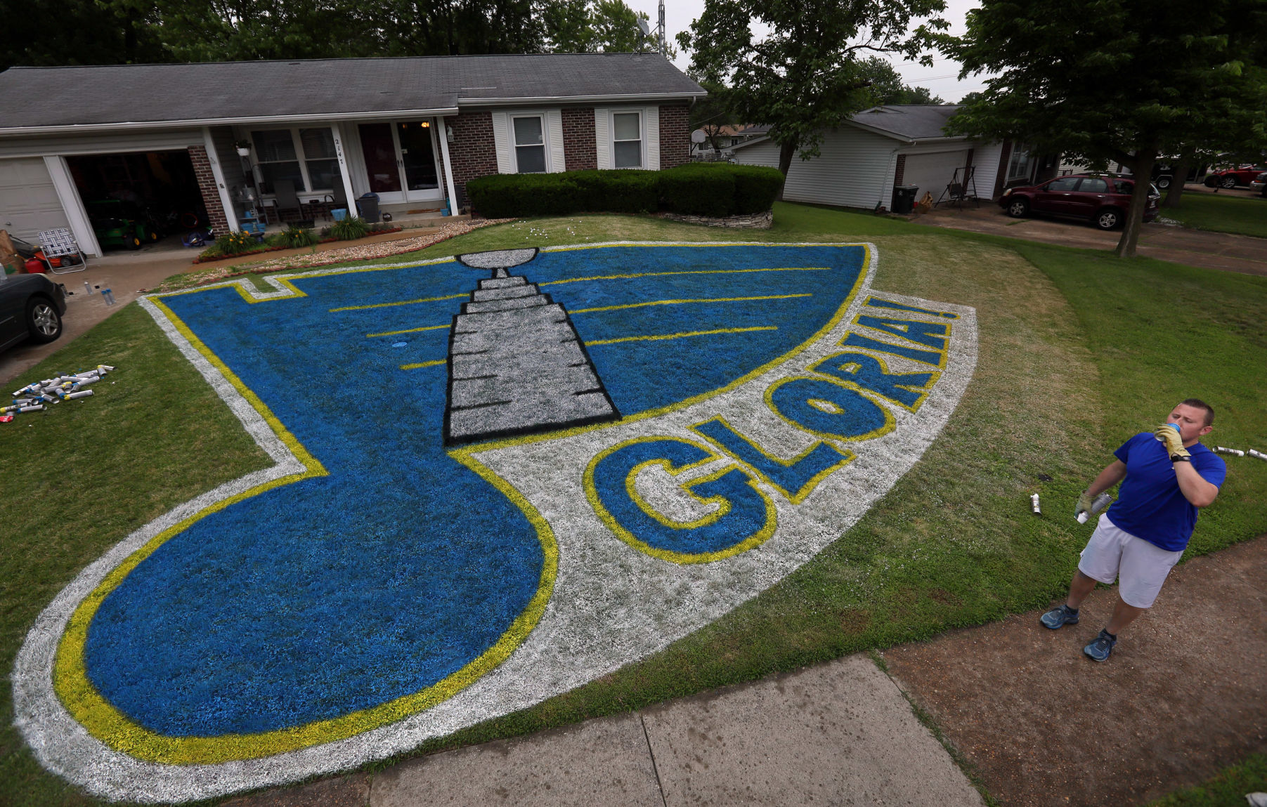 St. Louis Blues fans with logo painted on yards adds Stanley Cup